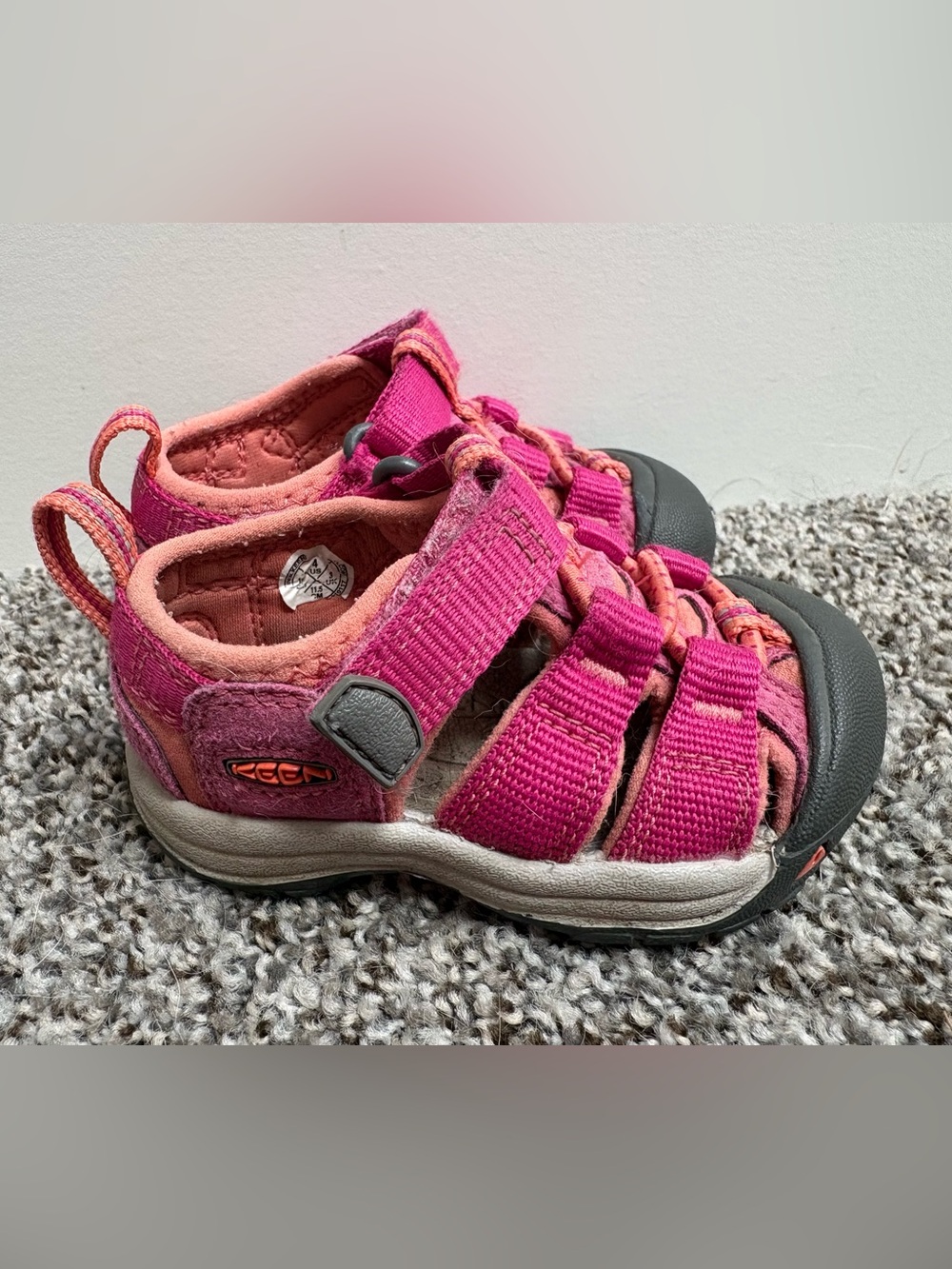Keen Waterproof Hiking Sandals Toddler Size 4c Pink Strappy Closed-Toe Sandal